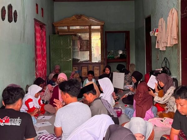 Dorong Semangat Belajar Anak, KKN Kelompok 11 UIN Banten Buka Bimbingan Gratis di Desa Cikareo