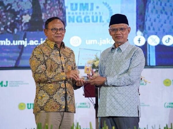 Haedar Nashir Terima Kartu Wartawan Utama Khusus, Muhammadiyah Tegaskan Pentingnya Pers dan Literasi