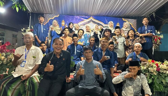 Semarak Maulid Nabi di Kampung Lebak Lame diwarnai gotong royong warga dan keterlibatan Kukerta 30 UIN SMH Banten.