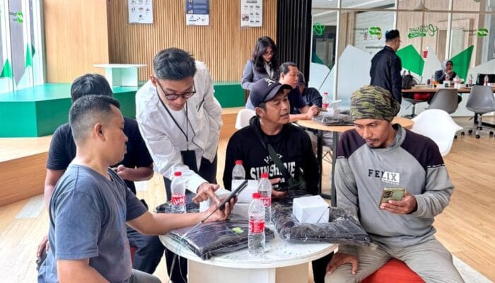 Pegadaian Cirendeu memperluas literasi keuangan dengan mengedukasi komunitas ojek pangkalan tentang pengelolaan finansial.