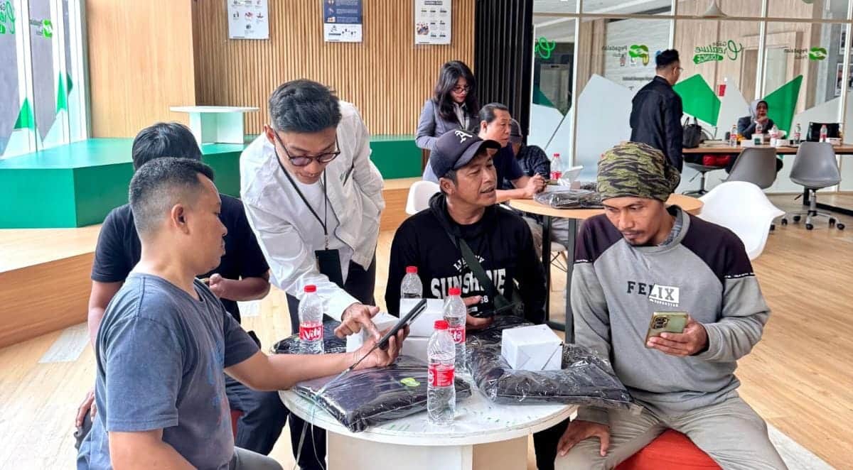 Pegadaian Cirendeu memperluas literasi keuangan dengan mengedukasi komunitas ojek pangkalan tentang pengelolaan finansial.