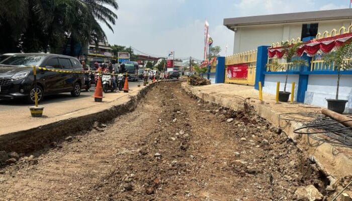 Jalan Sitanala Tangerang diperlebar 252 meter. Pemkot memastikan lalu lintas tetap berjalan selama proyek berlangsung.