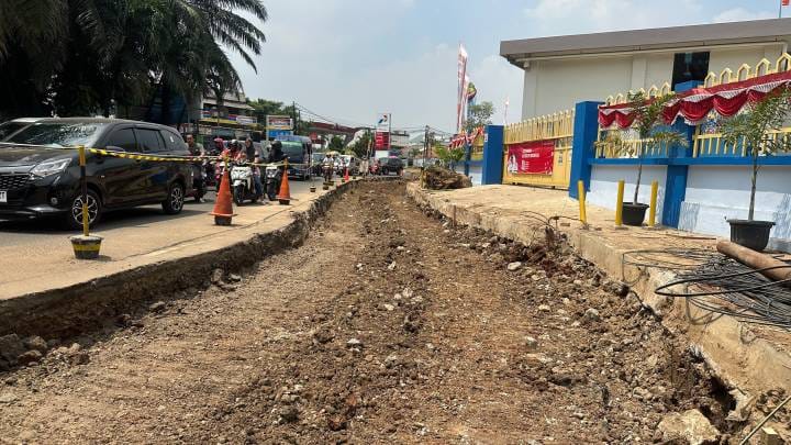 Jalan Sitanala Tangerang diperlebar 252 meter. Pemkot memastikan lalu lintas tetap berjalan selama proyek berlangsung.