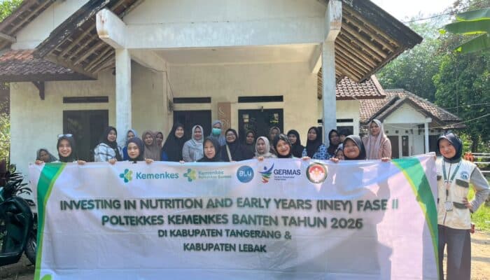 Kelompok 10 KKN UIN SMH Banten turut membantu kegiatan Posyandu di Kampung Cilutung Kidul, Desa Curugpanjang, Lebak.