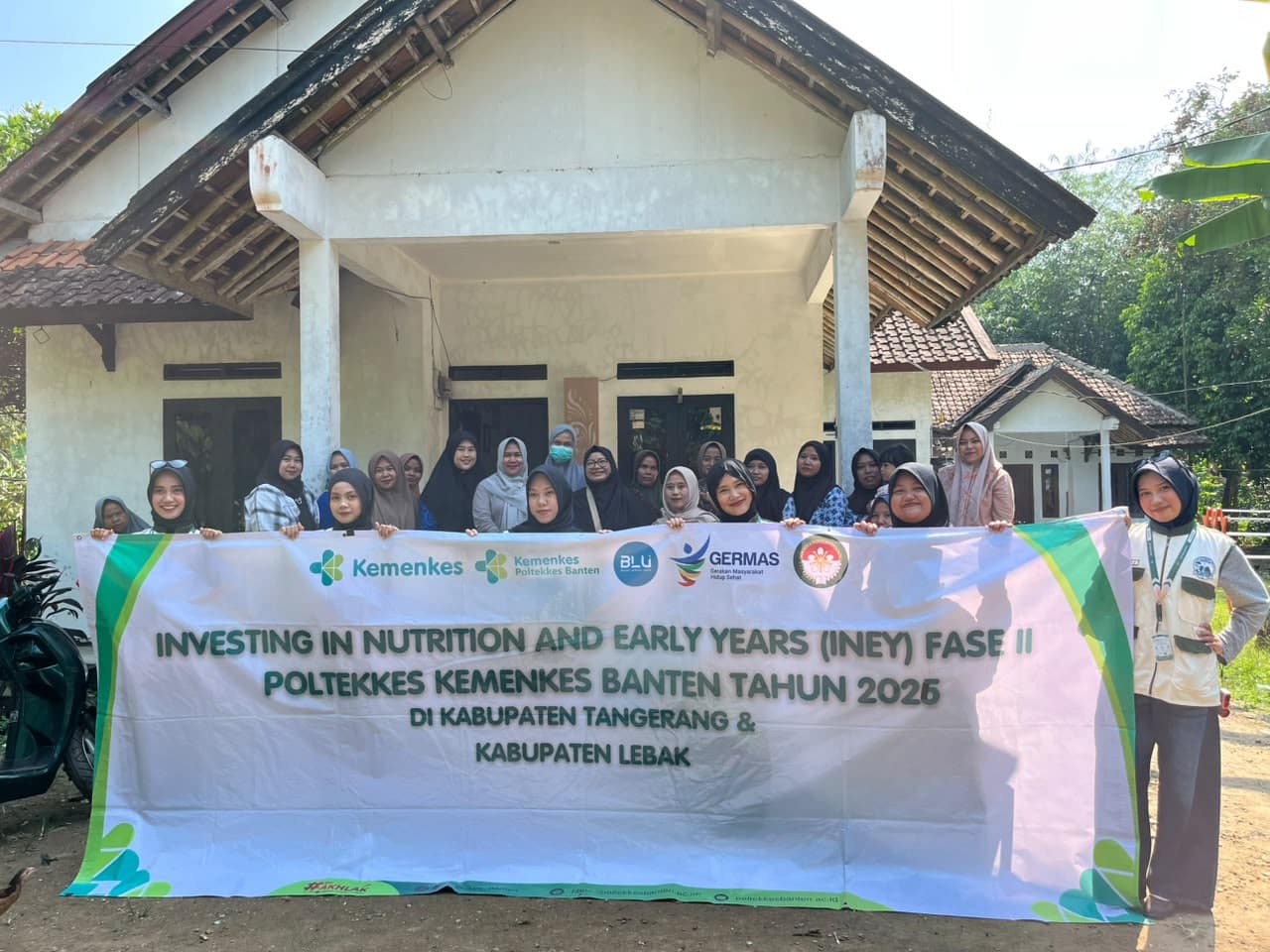 Kelompok 10 KKN UIN SMH Banten turut membantu kegiatan Posyandu di Kampung Cilutung Kidul, Desa Curugpanjang, Lebak.
