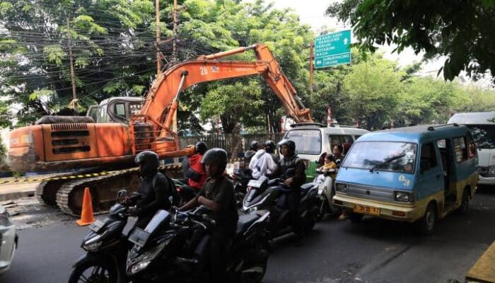 Empat ruas jalan di Kota Tangerang mulai diperbaiki. Dishub menyiapkan langkah antisipasi kemacetan selama proyek berlangsung.