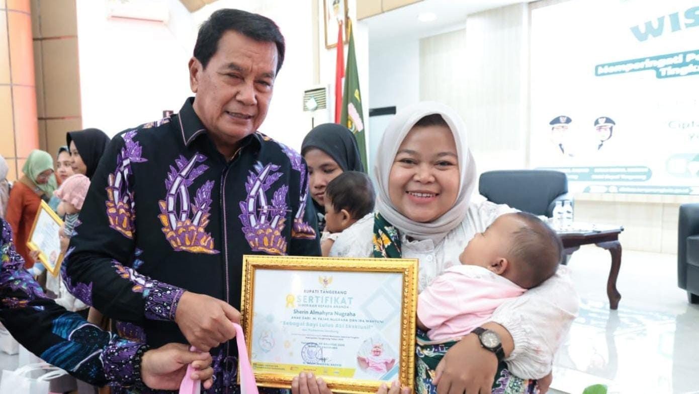 Sebanyak 132 bayi menerima sertifikat Wisuda ASI 2026 sebagai apresiasi pemberian ASI eksklusif di Kabupaten Tangerang.
