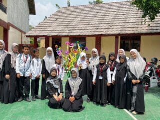 SDIT Cahaya La Royba Semarakkan Maulid Nabi Bersama Mahasiswa PLP 40 Integratif