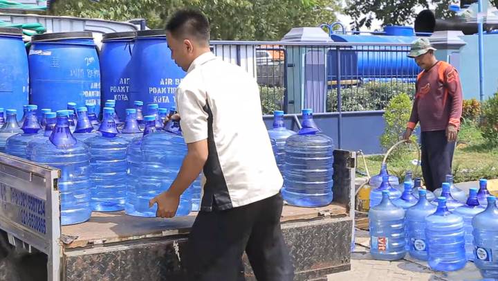 Dua kecamatan di Kota Tangerang masuk zona awas, BPBD siapkan petugas dan distribusi air bersih berdasarkan laporan warga.