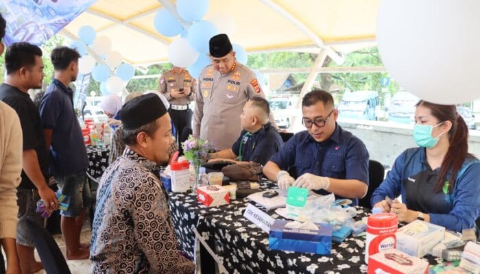 Peringati HUT ke-77 Lalu Lintas, Satlantas Polresta Tangerang membuka layanan kesehatan gratis untuk warga sekitar.