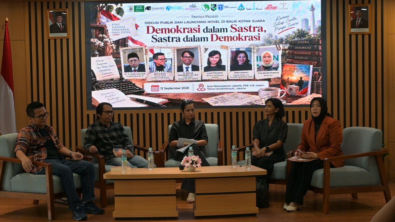 Badrul Munir meluncurkan novel Di Balik Kotak Suara yang memadukan sastra, demokrasi, dan integritas pemilu dalam sebuah kisah.