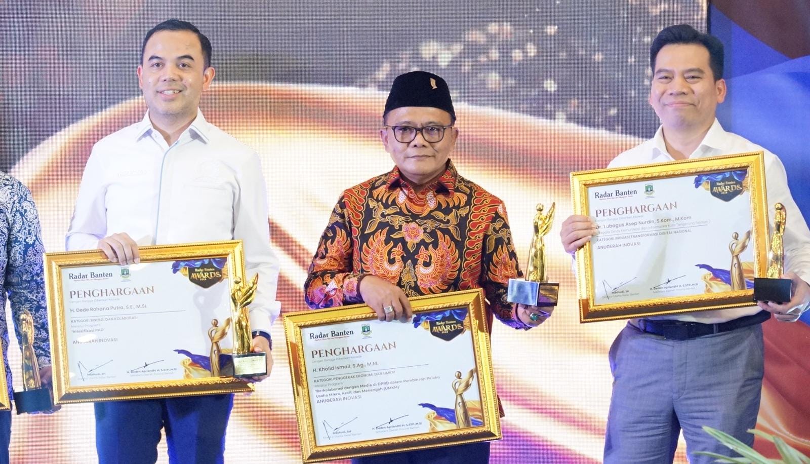 Dukung promosi dan pembinaan UMKM, Wakil Ketua DPRD Kabupaten Tangerang H Kholid Ismail meraih Radar Banten Award 2026.