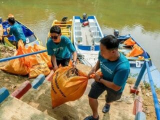 JHL Group Gandeng Banksasuci Bersihkan Sampah di Sungai Cisadane