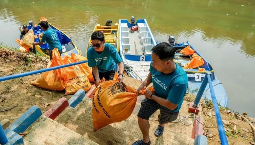 JHL Group dan Banksasuci Foundation membersihkan, memilah, dan menimbang sampah Sungai Cisadane dalam aksi lingkungan 2026.