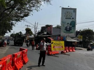 Rekayasa lalu lintas mulai diterapkan di Jalan Iskandar Muda Tangerang dengan skema buka-tutup sesuai kebutuhan pekerjaan.