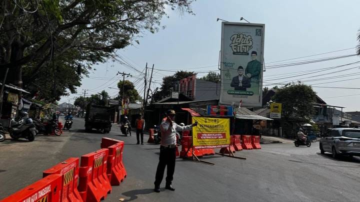Rekayasa lalu lintas mulai diterapkan di Jalan Iskandar Muda Tangerang dengan skema buka-tutup sesuai kebutuhan pekerjaan.