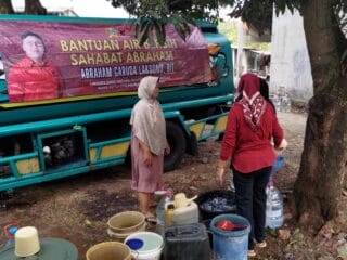 Salurkan Air Bersih untuk 205 KK, Abraham Garuda Laksono Tegaskan Politik Harus Dirasakan Warga
