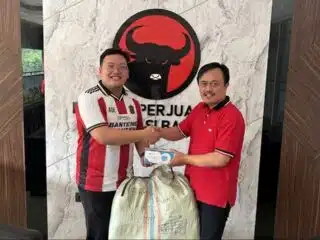 Gunung Anak Krakatau masih erupsi, Tim Banteng Banten bersama Abraham Garuda Laksono salurkan 5.000 masker bagi masyarakat.
