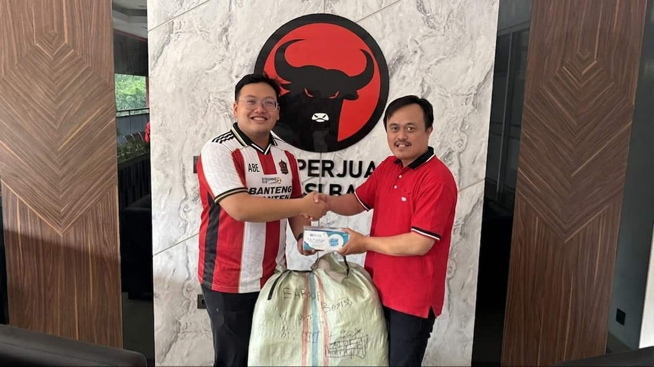 Gunung Anak Krakatau masih erupsi, Tim Banteng Banten bersama Abraham Garuda Laksono salurkan 5.000 masker bagi masyarakat.