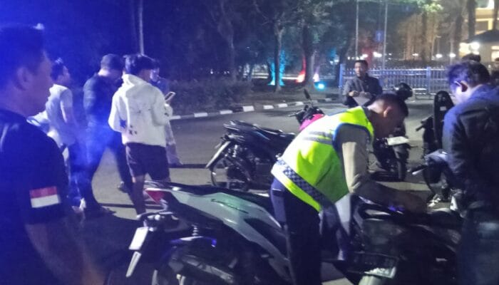 Satlantas Polresta Tangerang membubarkan aksi balap liar di Puspemkab Tangerang serta mengamankan empat sepeda motor.