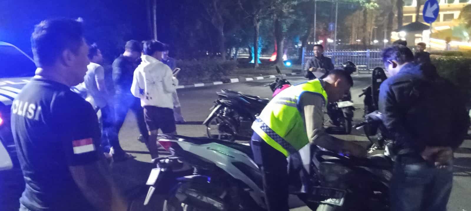 Satlantas Polresta Tangerang membubarkan aksi balap liar di Puspemkab Tangerang serta mengamankan empat sepeda motor.