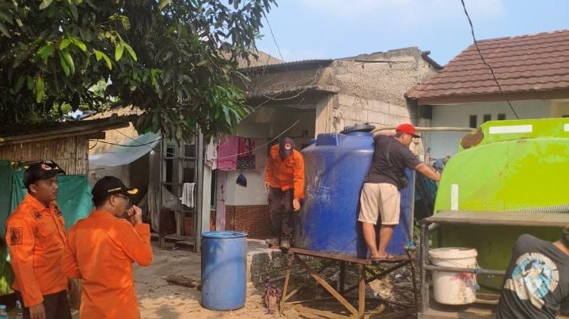 DCKTR, BPBD, BBWSCC hingga DLH bersinergi menyalurkan air bersih bagi warga Tangsel yang terdampak kekeringan.