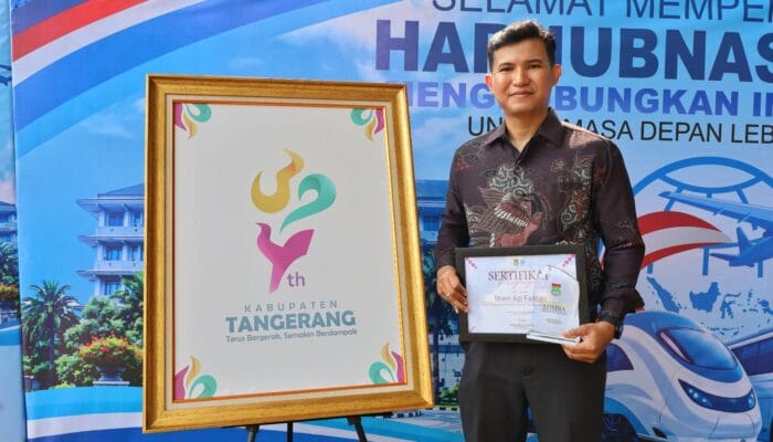 Logo Hari Jadi ke-394 Kabupaten Tangerang memiliki makna dari batik Cisoka, garis pantai, ayam wareng, hingga cahaya api.