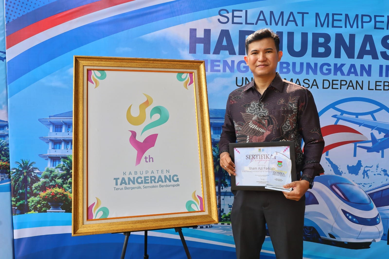 Logo Hari Jadi ke-394 Kabupaten Tangerang memiliki makna dari batik Cisoka, garis pantai, ayam wareng, hingga cahaya api.