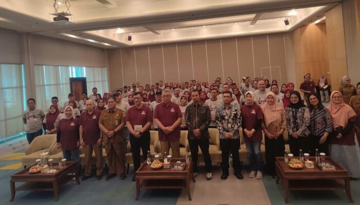 Benyamin Davnie meminta lurah di Tangsel menjaga integritas, keteladanan, dan pelayanan publik dengan dukungan keluarga.