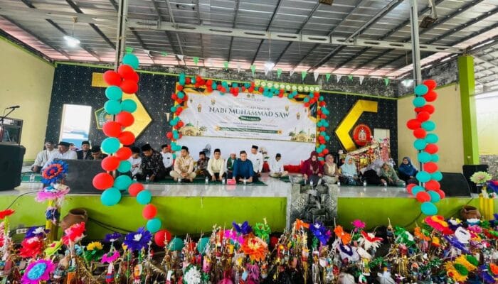 MIN 1 Kota Cilegon menggelar peringatan Maulid Nabi bersama mahasiswa PLP Integratif UIN SMH Banten Kelompok 34.