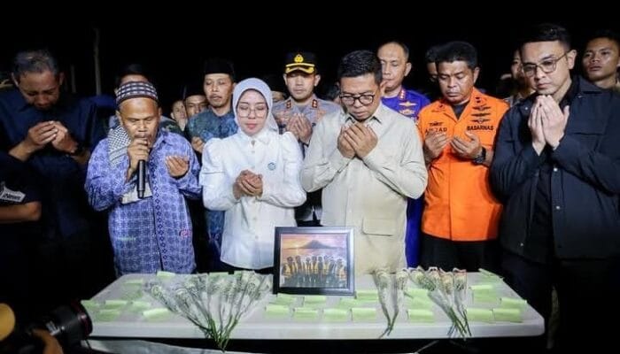 Doa bersama digelar untuk 8 orang hilang di Selat Sunda, Andra Soni menyampaikan komitmen Pemprov Banten kepada keluarga.