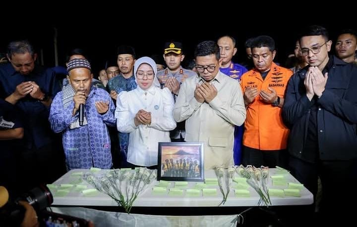 Doa bersama digelar untuk 8 orang hilang di Selat Sunda, Andra Soni menyampaikan komitmen Pemprov Banten kepada keluarga.