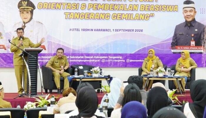 Maesyal Rasyid meminta penerima Beasiswa Tangerang Gemilang terus belajar, mengejar cita-cita, dan meningkatkan kompetensi.