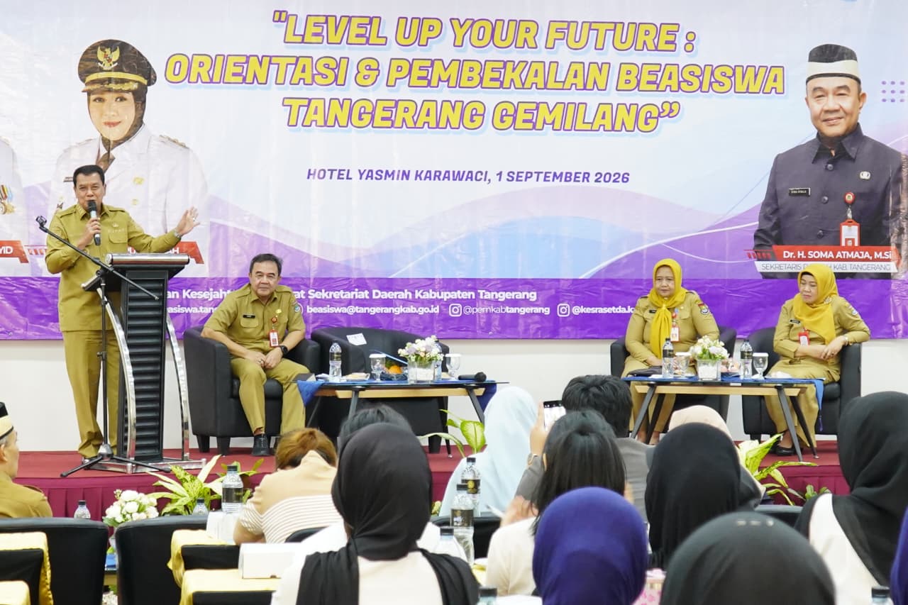 Maesyal Rasyid meminta penerima Beasiswa Tangerang Gemilang terus belajar, mengejar cita-cita, dan meningkatkan kompetensi.