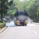 Gunung Anak Krakatau erupsi, Polresta Tangerang mengerahkan water cannon untuk membersihkan abu vulkanik di sejumlah ruas jalan.