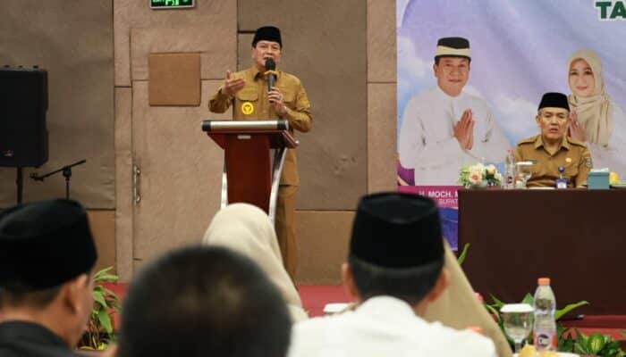 Bupati Maesyal Rasyid menargetkan 1.100 pesantren di Kabupaten Tangerang tuntas mendapat program Aspontren dan Sanitren.