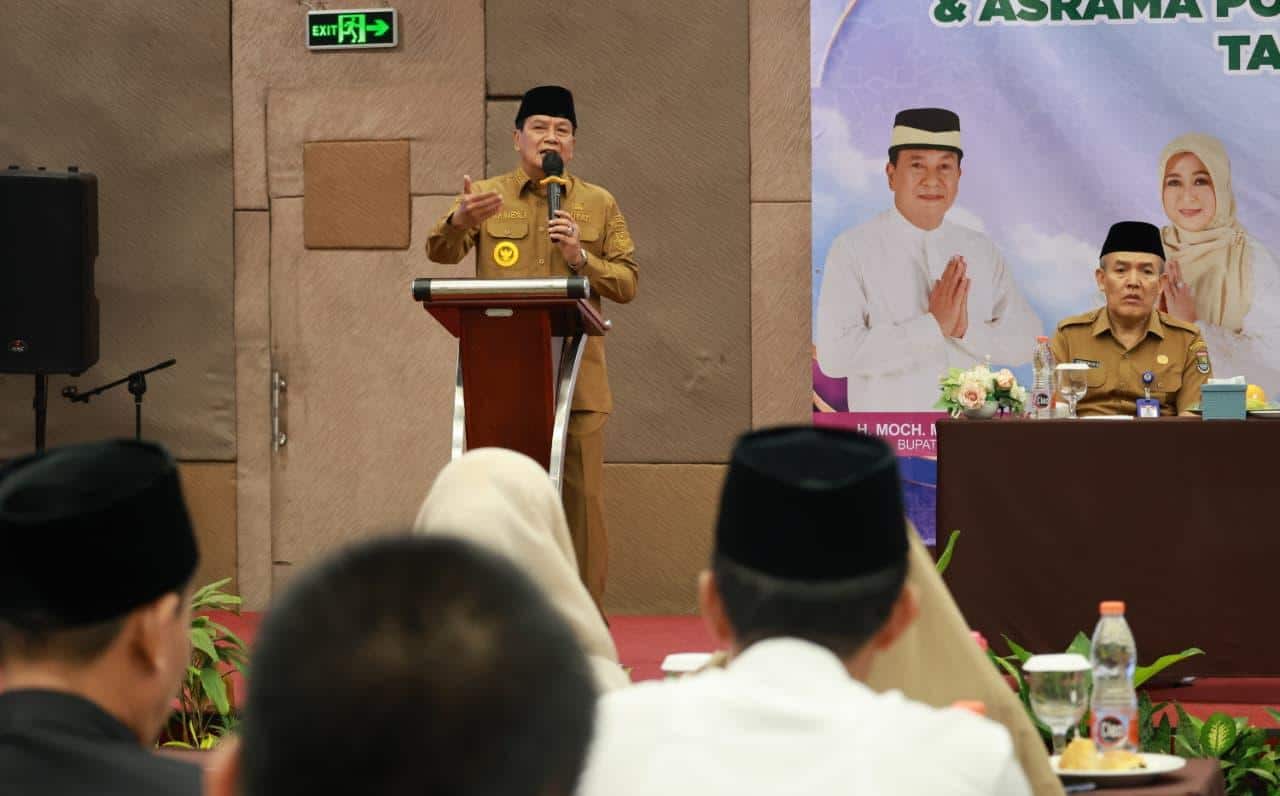 Bupati Maesyal Rasyid menargetkan 1.100 pesantren di Kabupaten Tangerang tuntas mendapat program Aspontren dan Sanitren.