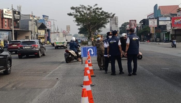 Dishub Tangsel menguji dua U-turn di Rawabuntu. Hasil evaluasi akan menjadi dasar penataan dan pembangunan median jalan.