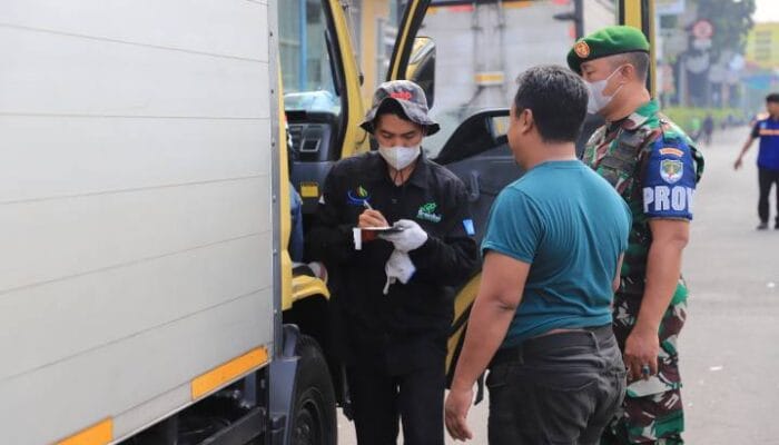 Uji emisi kendaraan di Kota Tangerang digelar dua hari. Kendaraan yang lulus akan mendapat stiker khusus terintegrasi SIUMI.