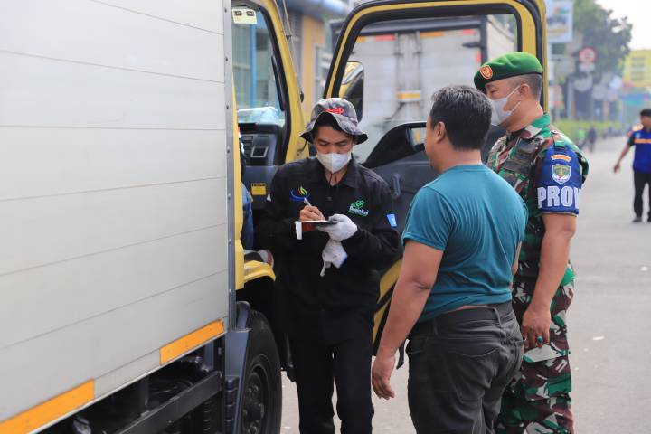 Uji emisi kendaraan di Kota Tangerang digelar dua hari. Kendaraan yang lulus akan mendapat stiker khusus terintegrasi SIUMI.