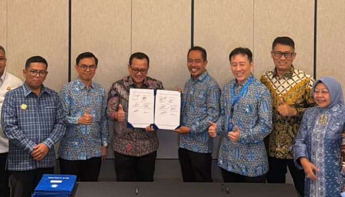 APINDO Banten menggandeng SMK Mitra Industri MM2100 untuk memperkuat keselarasan pendidikan vokasi dengan kebutuhan industri.