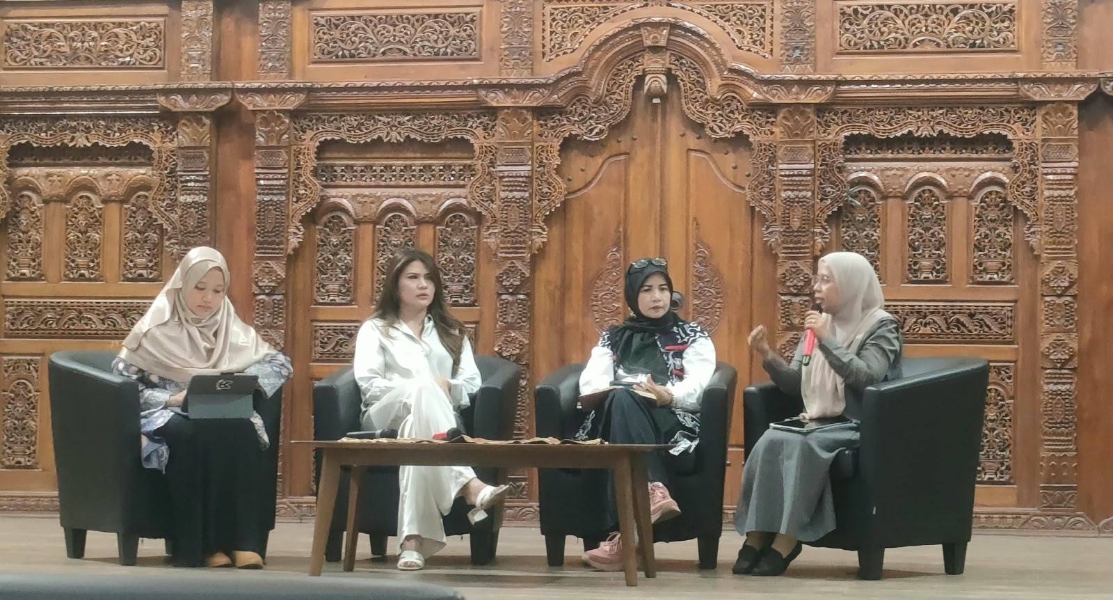 BLU Women’s Journey 2026 mengangkat kisah perjalanan perempuan, tantangan patriarki, keberanian bersuara, dan kemandirian.