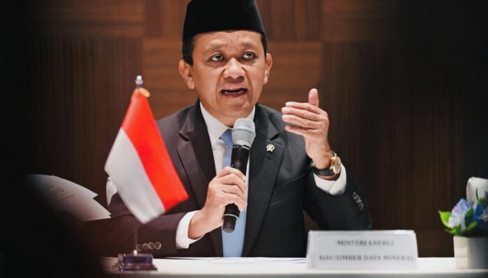 IPO dan Celios berbeda menilai kinerja Bahlil. Dedi Kurnia Syah menyebut metodologi penelitian menjadi salah satu faktor pembeda.