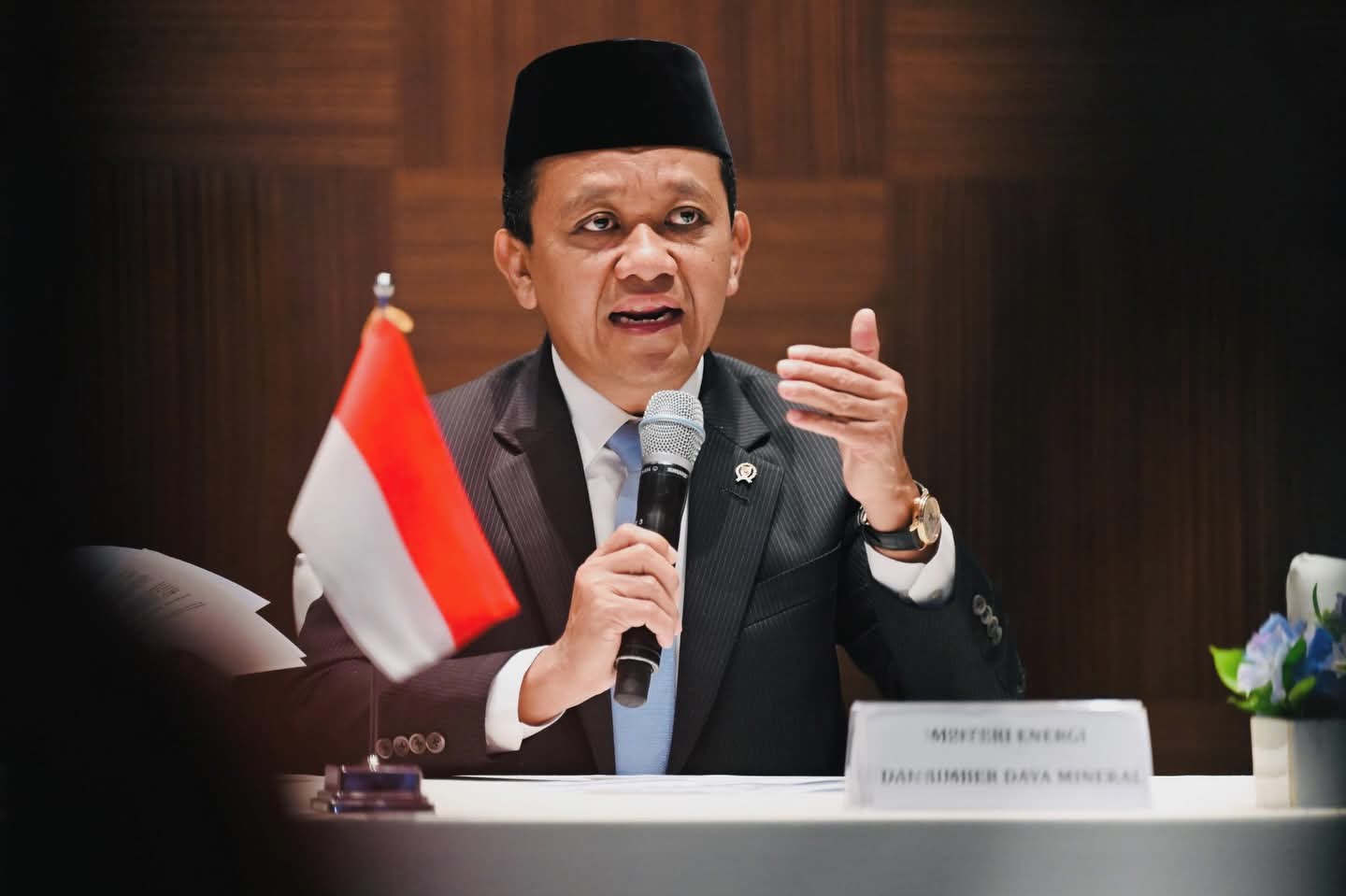 IPO dan Celios berbeda menilai kinerja Bahlil. Dedi Kurnia Syah menyebut metodologi penelitian menjadi salah satu faktor pembeda.