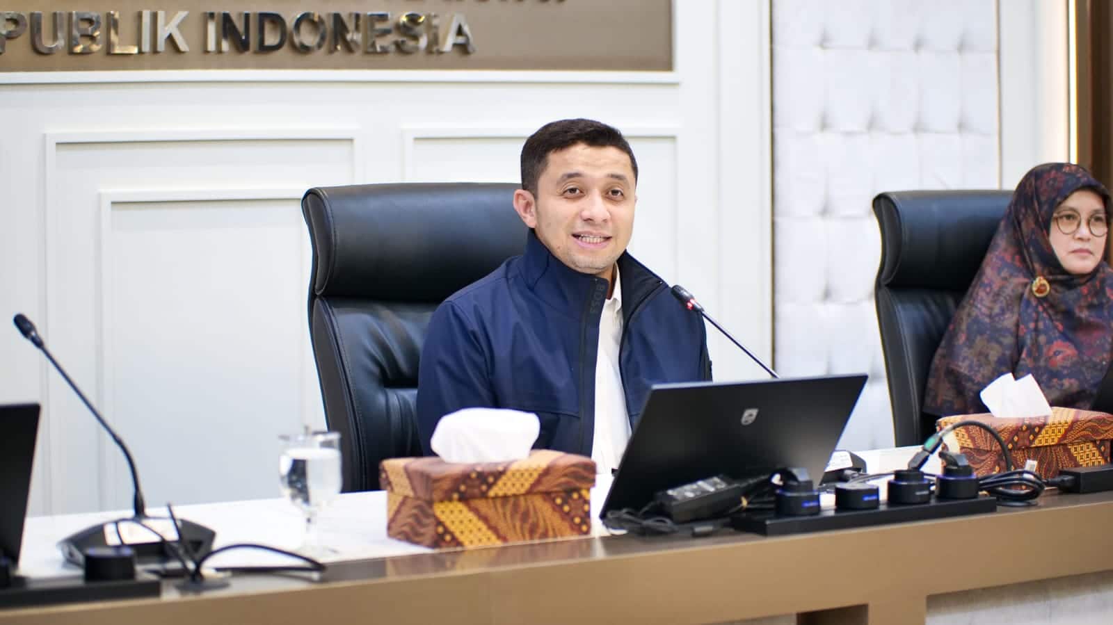 IHSG anjlok 8,01 persen hingga memicu trading halt. Habib Idrus meminta OJK membenahi pasar modal dan memperkuat perlindungan investor.