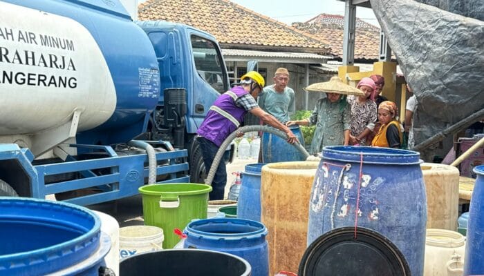 Perumdam TKR salurkan lebih dari 2,5 juta liter air bersih untuk membantu warga Kabupaten Tangerang terdampak kekeringan akibat kemarau panjang.