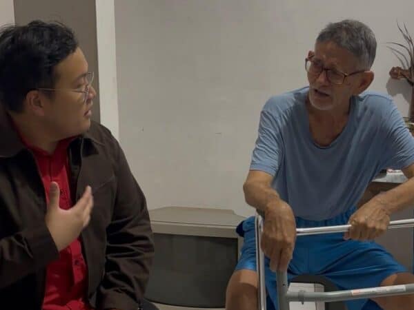 Abe Sambangi Beny, Hadirkan Kepedulian di Tengah Musibah Rumah Roboh