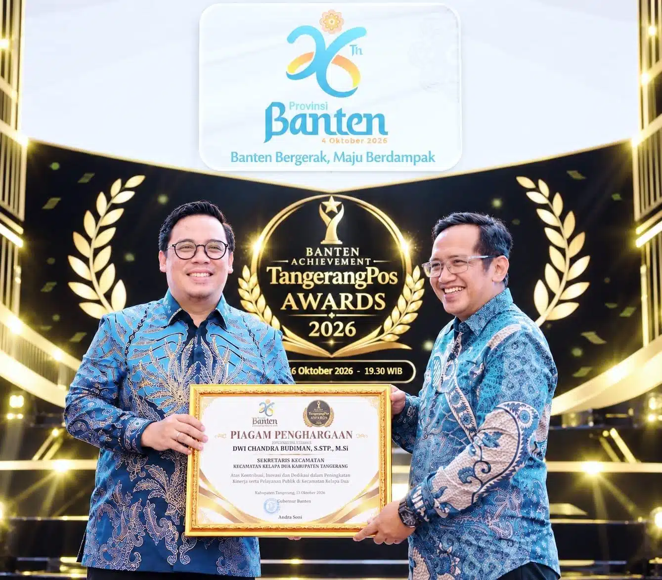 Dwi Chandra Budiman, Sekcam Kelapa Dua, meraih Tokoh Inspiratif Banten TangerangPos Awards 2026 atas kontribusinya dalam keterbukaan informasi publik.
