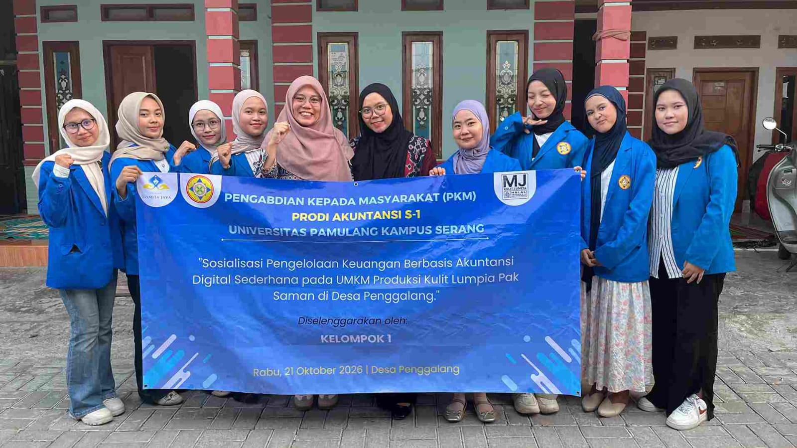 Mahasiswa Unpam Serang mengenalkan aplikasi SIAPIK kepada UMKM MJ Lumpia di Ciruas untuk memudahkan pencatatan dan pengelolaan keuangan usaha.
