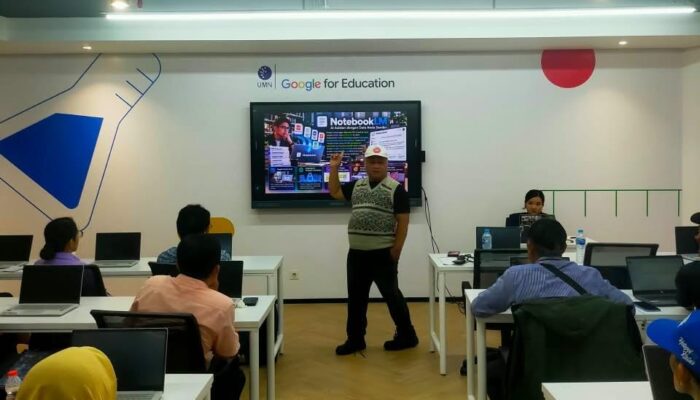 Workshop AI di UMN, Indiwan Seto membagikan strategi pemanfaatan AI secara efektif, etis, dan kritis untuk meningkatkan produktivitas.